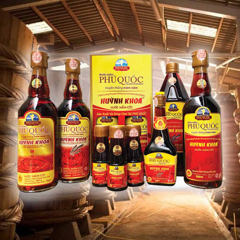 nuoc-mam-truyen-thong-phu-quoc-huynh-khoa-32-do-dam-chai-nhua-500ml-cot-nhi-nguyen-chat-dac-san-phu-quoc-1